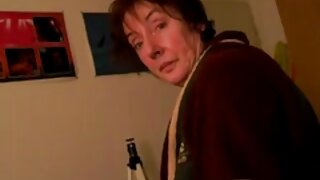 Puta rusa con guante ...