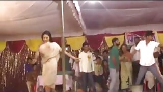 Hermosa morena se un ...